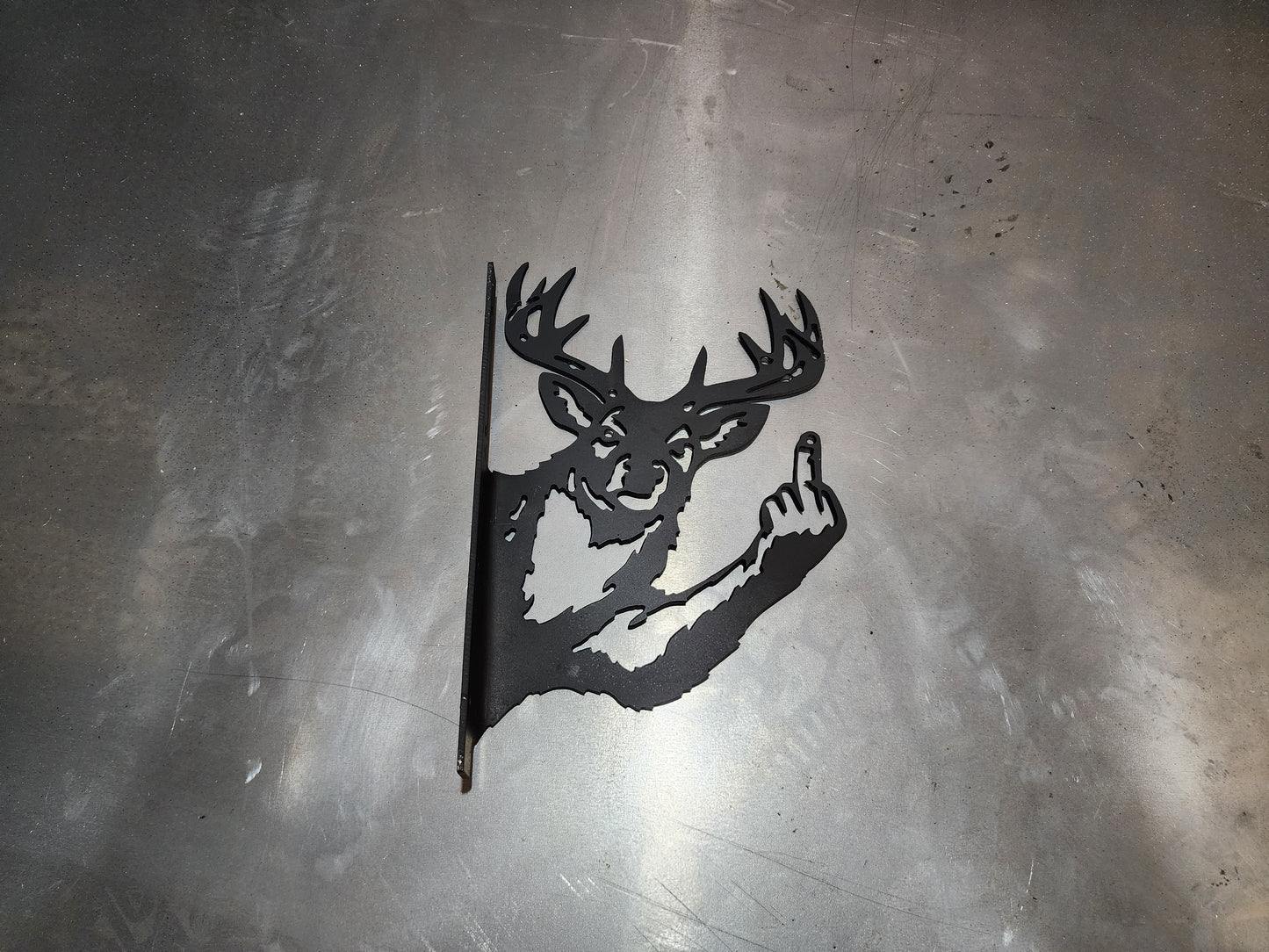 Buck Middle Finger Tree Mount – 12-Gauge Steel